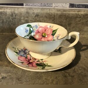 🐱 VINTAGE | Royal Grafton | fine bone china teacup and saucer